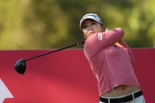 　第１ラウンド、４アンダーで７位の西郷真央＝シャロンハイツ・クラブ（共同）