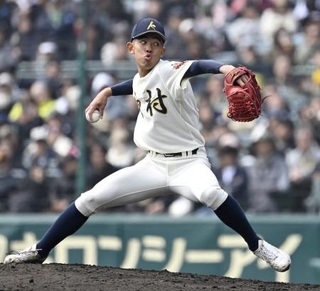 　横浜戦に先発した神村学園・龍頭＝甲子園