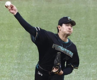 　４回無失点と好投したした日本ハム先発の有原＝エスコンフィールド