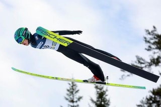 　ノルディックスキーＷ杯ジャンプ女子個人第３２戦で飛躍する伊藤有希＝２２日、ビケルスン（ＮＴＢ提供・ロイター＝共同）