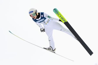 　Ｗ杯ジャンプ女子第３２戦での丸山希の飛躍＝ビケルスン（共同）