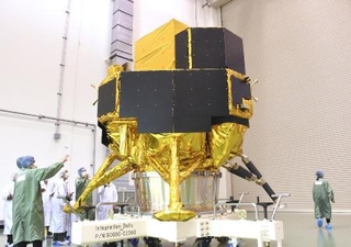 　昨年１０月にｉｓｐａｃｅが公開した大型月着陸船の試験機＝茨城県つくば市のＪＡＸＡ施設