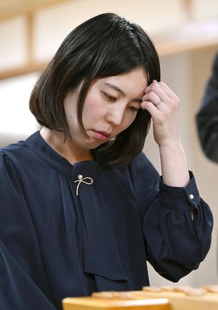 　プロ棋士編入試験５番勝負で３敗し、不合格となった福間香奈女流五冠＝２７日午後、大阪府高槻市の関西将棋会館