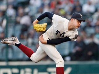 　英明戦に２番手で登板した大阪桐蔭・川本＝甲子園