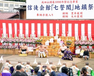 　成田山新勝寺で奉納土俵入りを披露する横綱大の里＝２８日、千葉県成田市
