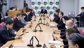 　三重県庁で行われた南海トラフ巨大地震の対策強化推進本部会議＝３０日午後