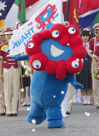 　大阪・関西万博の公式キャラクター「ミャクミャク」