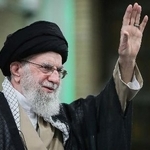 　イランの最高指導者ハメネイ師＝２０２５年５月、テヘラン（イラン最高指導者事務所提供、ＡＰ＝共同）