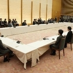 　「社会保障国民会議」の初会合＝２月２６日、首相官邸