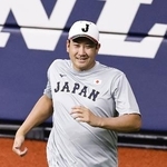 　調整する菅野＝京セラドーム