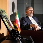 　インタビューに答えるイランのサイード・ハティブザデ外務次官＝１日午後、東京都港区のイラン大使館