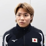 　柔道のグランドスラムタシケント大会から帰国し、取材に応じる阿部一二三＝２日、成田空港