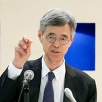 　記者会見する日銀の氷見野良三副総裁＝２日午後、和歌山市