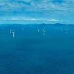 　営業運転を開始したひびきウインドエナジーの洋上風力発電所＝北九州市若松区沖の響灘（同社提供）