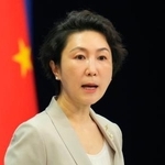 　記者会見する中国外務省の毛寧報道局長＝２日、北京（共同）