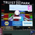 　米大リーグのオールスター戦で電光掲示板に示された「ロボット審判」の判定＝２０２４年７月、アトランタ