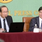　記者会見する北川進京都大特別教授（左）と坂口志文大阪大特任教授＝３日午後、東京・内幸町の日本記者クラブ