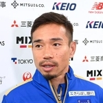 　サッカーＷ杯開幕１００日前に合わせ、取材に応じるＦＣ東京の長友佑都＝３日、東京都小平市