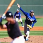 　ガーディアンズ戦に先発したドジャース・佐々木＝グッドイヤー（共同）