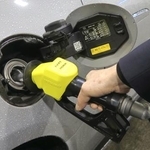 　東京都内のガソリンスタンド＝３日