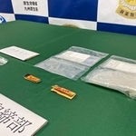 　九州厚生局麻薬取締部と熊本県警が容疑者の自宅などから押収したＴＨＣが含まれるとみられる大麻など＝４日正午、福岡市博多区