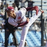 　ロッテとのオープン戦に先発し、２回無失点の楽天・藤原＝静岡