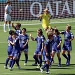 　日本-台湾　試合終了間際、チーム２点目のゴールが決まり喜ぶ女子日本代表＝パース（ゲッティ＝共同）