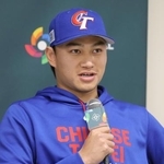 　記者会見する台湾代表の徐若熙＝東京ドーム（読売新聞社提供）