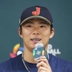 　記者会見する山本＝東京ドーム（読売新聞社提供）