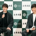 　対談する陸上男子マラソンの大迫傑（左）と鈴木健吾＝５日、神戸市