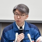 　記者会見する東電柏崎刈羽原発の伊能政雄第２運転管理部長＝５日午後、新潟県刈羽村