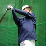 　打撃練習する村上（代表撮影）