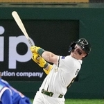 　７回、オーストラリアのバザナが本塁打を放つ＝東京ドーム