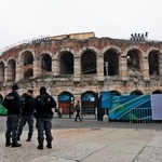 　ミラノ・コルティナ冬季パラリンピック開会式の準備が進む、イタリアの世界遺産ベローナ市街の円形闘技場＝５日（共同）