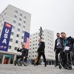 　報道陣に公開されたミラノ・コルティナ冬季パラリンピックの選手村＝５日、イタリア・ミラノ（共同）