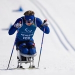 　本番会場で練習する男子座位の源貴晴＝テーゼロ（共同）