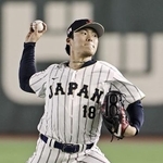 　キャッチボールするＷＢＣ日本代表の山本由伸＝４日、東京ドーム