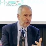 　記者会見するアンドレ・コレアドラゴ氏＝６日午前、東京都港区のブラジル大使館