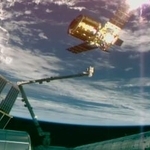 　国際宇宙ステーションのロボットアームから離脱した無人補給機「ＨＴＶ-Ｘ」１号機（ＮＡＳＡの中継から）