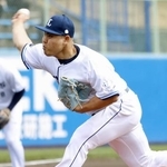 　西武先発の平良。３回を無得点に抑えた＝高知市春野