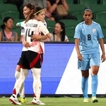 　日本-インド　前半、チーム２点目のゴールを決め喜ぶ長谷川（１４）＝パース（ゲッティ＝共同）