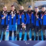 　バイアスロン男子７・５キロ視覚障害で表彰台を独占したウクライナ勢＝７日、イタリア・テーゼロ（共同）