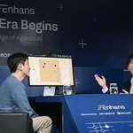 　ソウルで開かれたイベントで話す韓国人棋士の李世ドル九段（右）＝９日（共同）