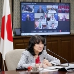 　オンラインでのＧ７財務相会合に臨む片山財務相＝９日夜、財務省（同省提供）