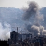 　９日、レバノン・ベイルートで立ち上る煙（ゲッティ＝共同）