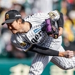 　６回に登板し、１回無失点の阪神・湯浅＝甲子園