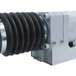 　地震発生時の左右の揺れを抑えて脱線を防ぐ「ダンパー」（ＪＲ東日本提供）