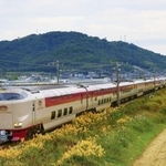 　寝台特急「サンライズ瀬戸・出雲」（ＪＲ西日本提供）