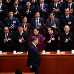 　中国の人民政治協商会議の閉幕式に臨む習近平国家主席（手前）＝１１日、北京の人民大会堂（共同）