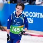 　男子１０キロ立位　ゴールした川除大輝＝テーゼロ（共同）